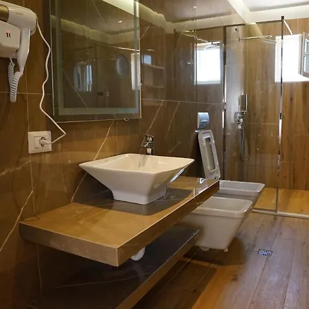 Eiffel Hotel 4*